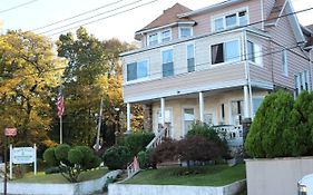 Harbor House Bed And Breakfast Staten Island
